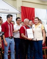 ENTREGA DE TÍTULOS DE PROPIEDAD A FAMILIAS DE LA CIUDAD DE HERNANDARIAS