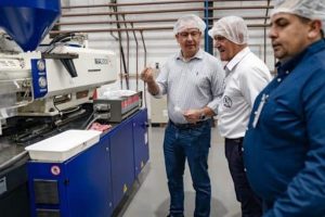 VISITA  A LA FABRICA STARPLAST  UBICADA EN LA ZONA   INDUSTRIAL DE NUESTRA CIUDAD.