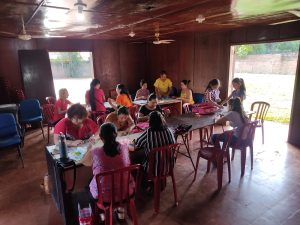 ARRANCO EL CURSO DE ZAPATILLAS DECORADAS CON PERLAS