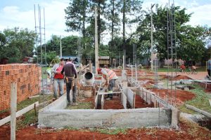 VERIFICACIÓN DE LAS OBRAS DE CONSTRUCCIÓN DE GRADERIAS PARA LA PISTA DE LA PLAZA DEL BARRIO MARISCAL LÓPEZ