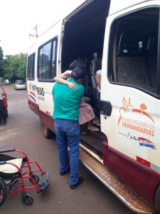 APOYO INSTITUCIONAL AL TRASLADO DE NIÑOS AL CENTRO DE REHABILITACIÓN DE TELETÓN