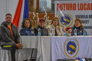 FIRMA DE ENTREGA AL FUTURO LOCAL DE LA ESCUELA DE VÓLEY DE HERNANDARIAS