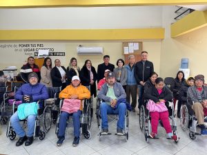 Entrega de Silla de Ruedas y Frazadas