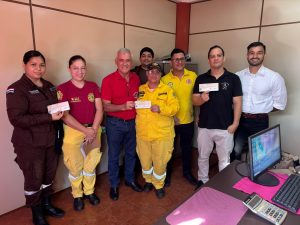 Cumpliendo con los Bomberos Voluntarios de Hernandarias